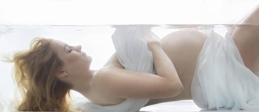 Unterwassershooting Schwangerschaftsfotos Babybauchshooting
